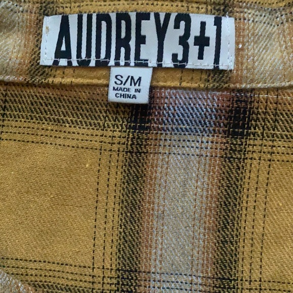 ✨Oversized Flannel✨ - Picture 2 of 5